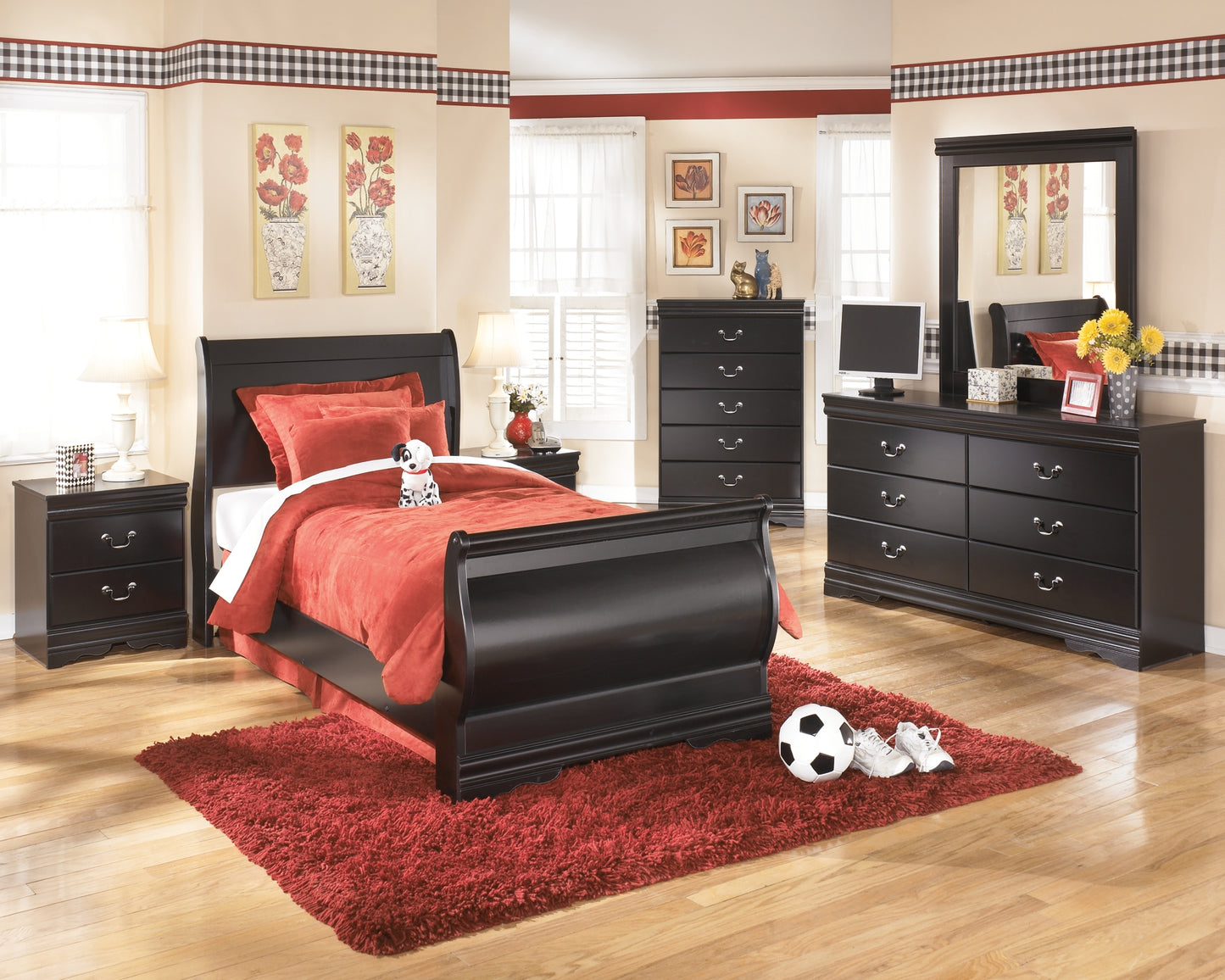 Huey Vineyard Full Sleigh Bed with Mirrored Dresser, Chest and 2 Nightstands